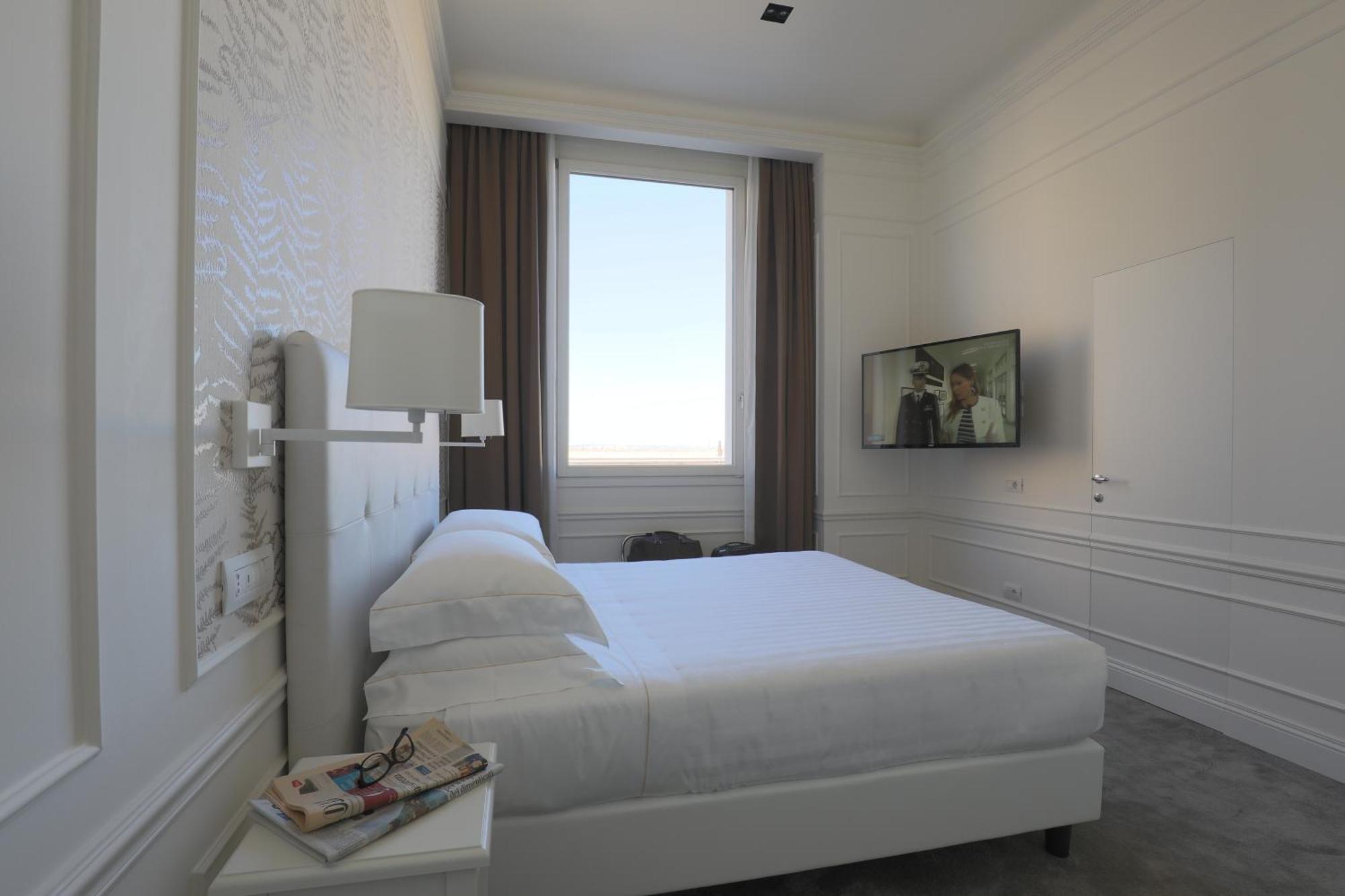 Executive Double or Twin Room Sea View,396106074:JPEG